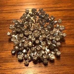 Vintage Dazzling Crystal Snowflake Pin/Brooch